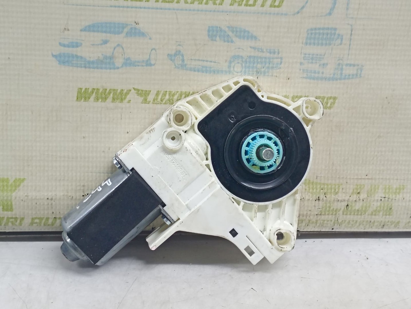 Motoras geam dreapta fata 8k0959802A Audi A4 B8/8K (facelift) (2011 - 2016)