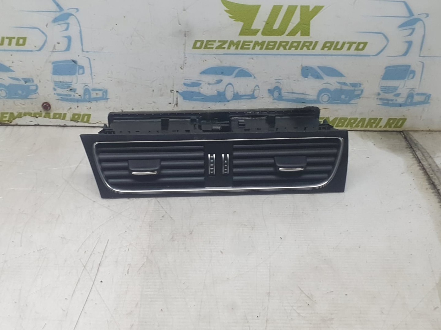 Grila ventilatie bord 8T1820951 Audi A4 B8/8K (facelift) (2011 - 2016)