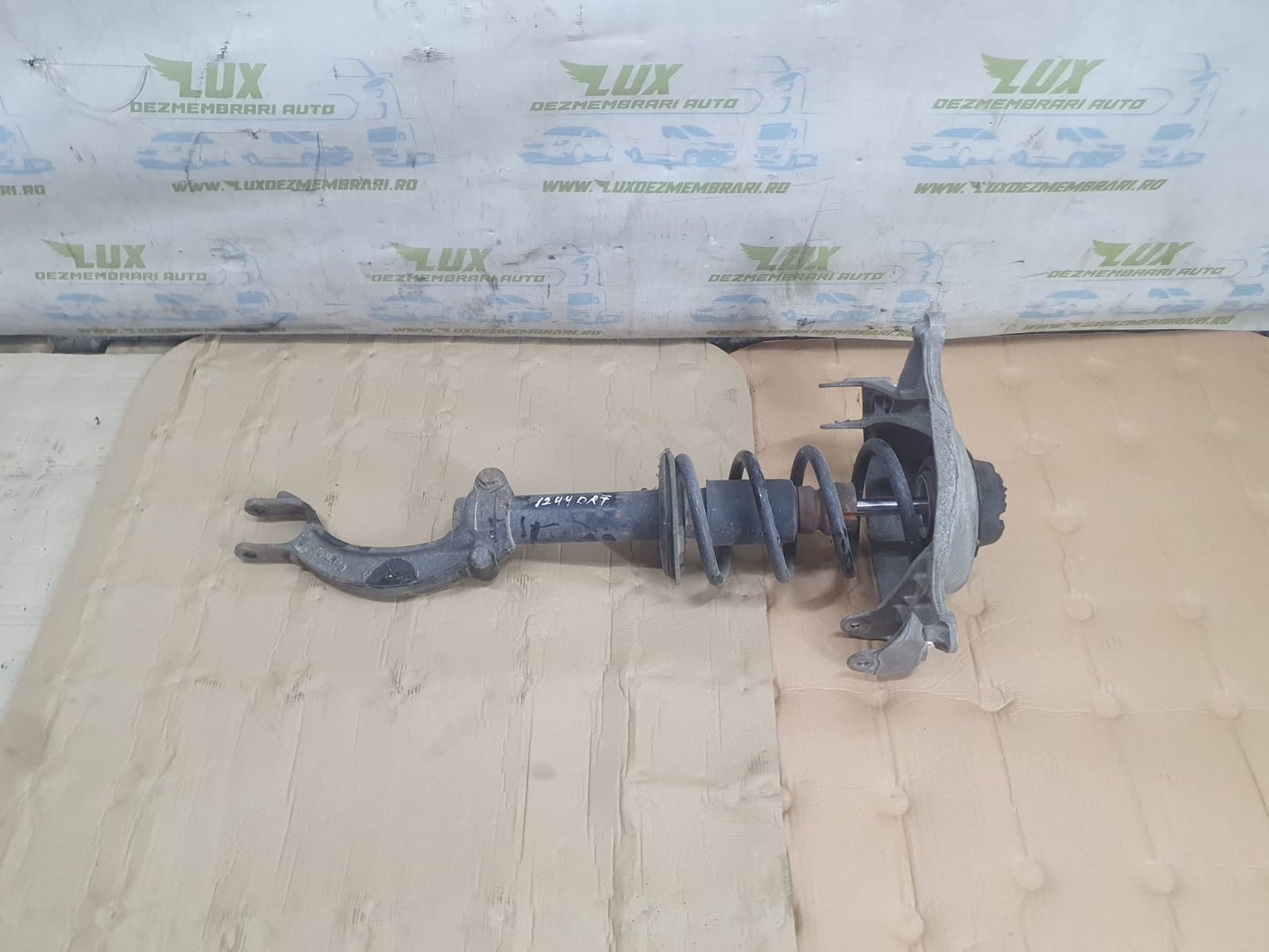 Amortizor cu arc dreapta fata 8k0031cb Audi A4 B8/8K (facelift) (2011 - 2016)