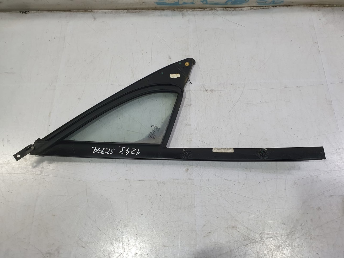 Geam fix stanga fata 7p0845113d Porsche Cayenne 958 (2010 - 2014)
