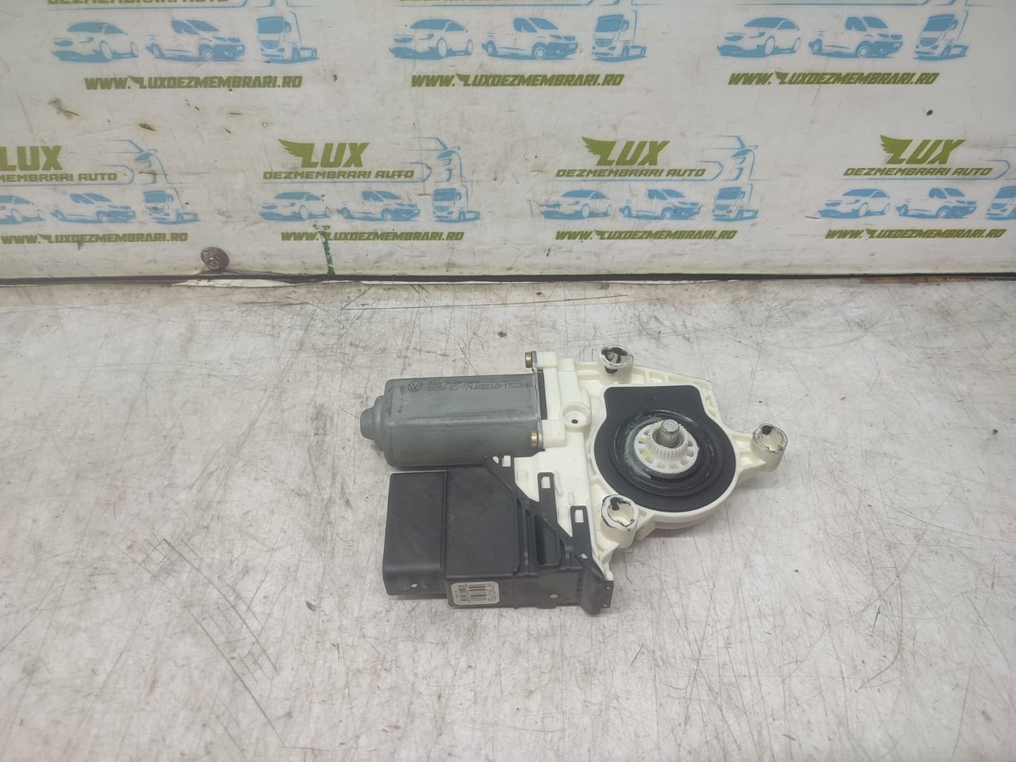 Motoras geam dreapta spate 1C0959812A Volkswagen Golf 4 (1997 - 2006)