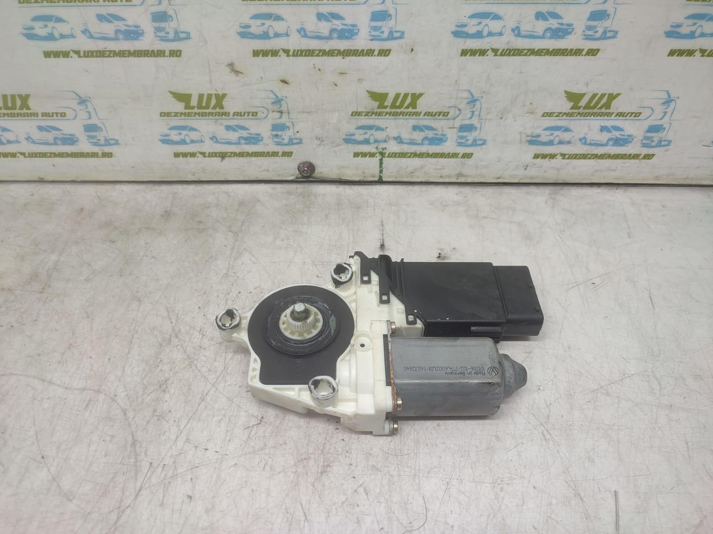 Motoras geam dreapta fata 105468301 Volkswagen Golf 4 (1997 - 2006)
