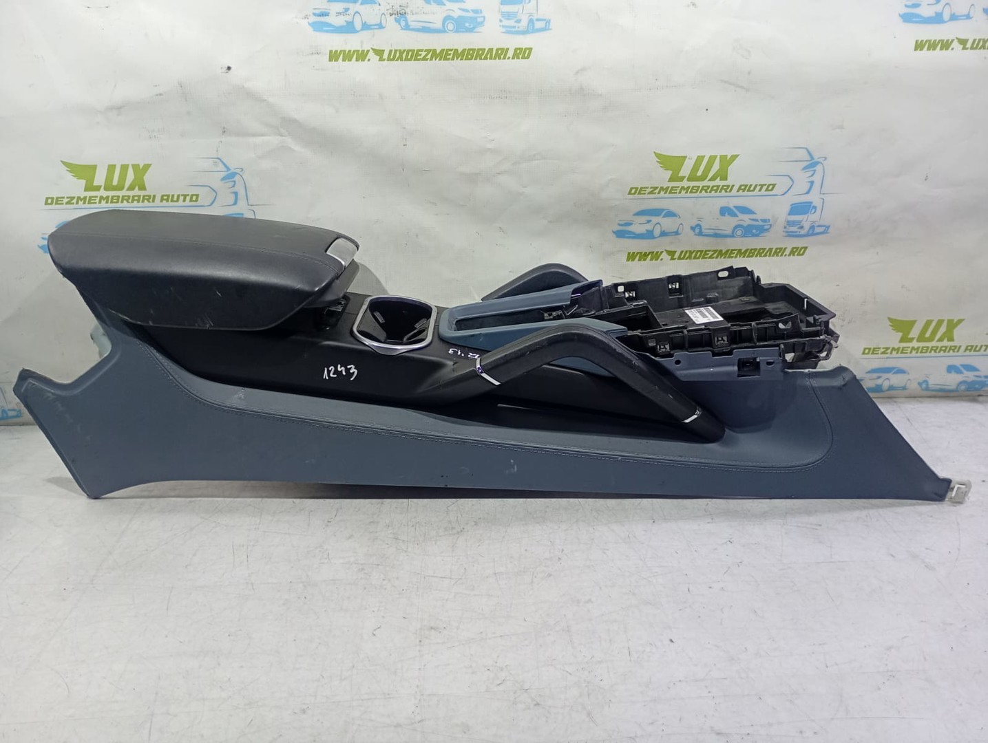 Consola centrala Porsche Cayenne 958 (2010 - 2014)