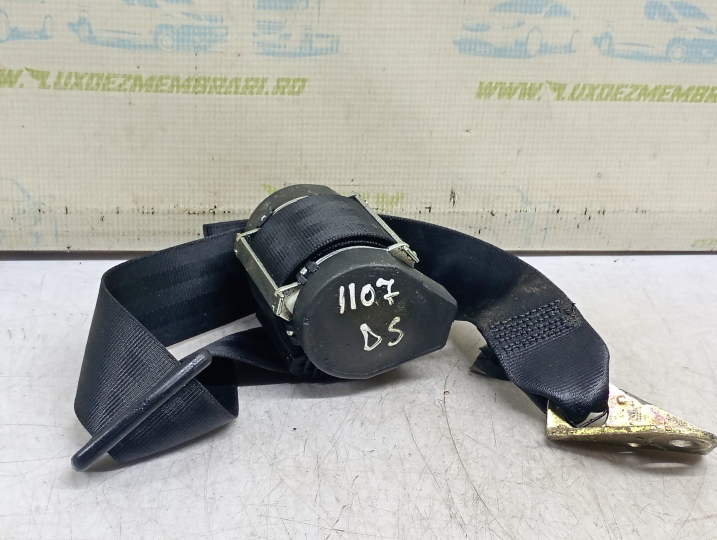 Centura siguranta spate 1k6857806N Volkswagen Golf 5 (2003 - 2009)