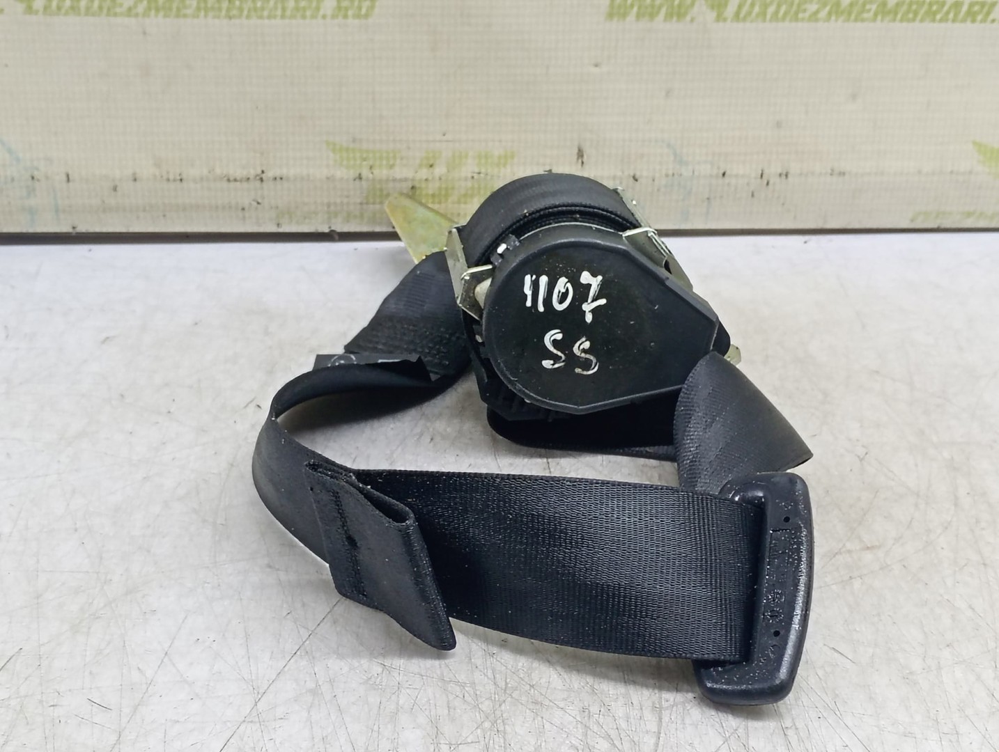 Centura siguranta spate 1k6857805N Volkswagen Golf 5 (2003 - 2009)