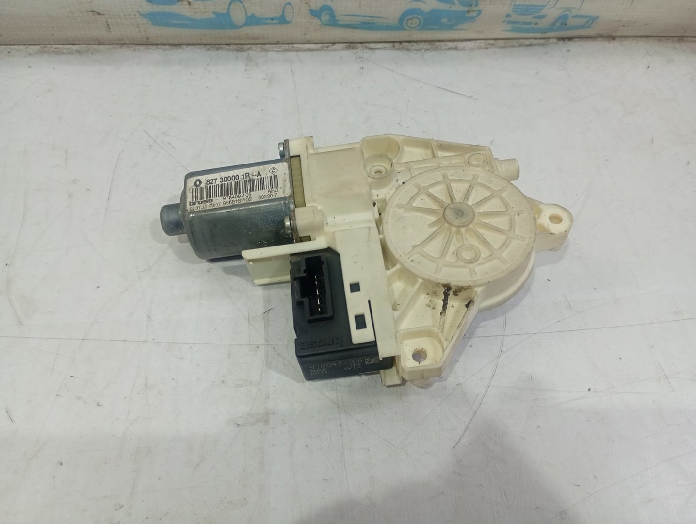 Motoras geam dreapta spate 827300001r Renault Laguna 3 (2007 - 2011)