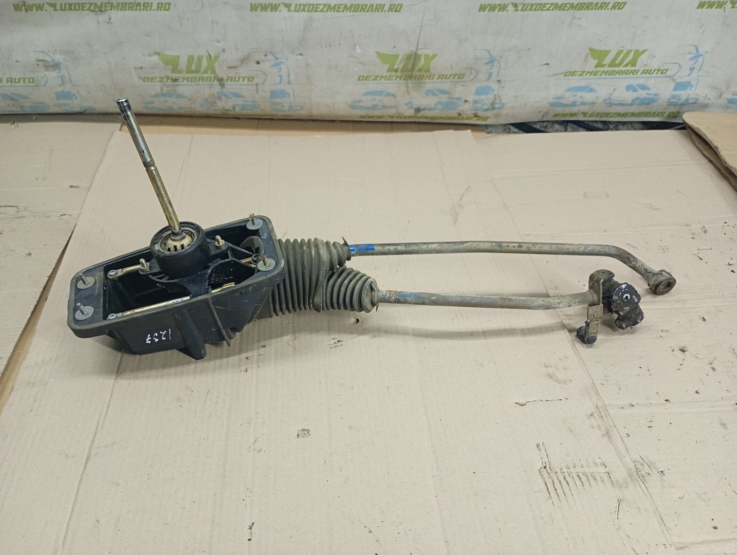 Timonerie manuala 5 trepte 8E0711025 Audi A4 B6 (2000 - 2005)