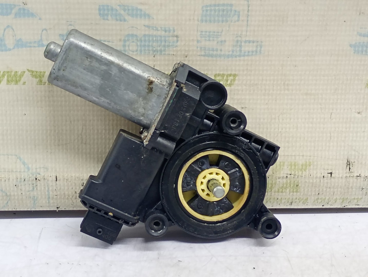 Motoras geam stanga fata 72005001 Opel Corsa D (2006 - 2011)