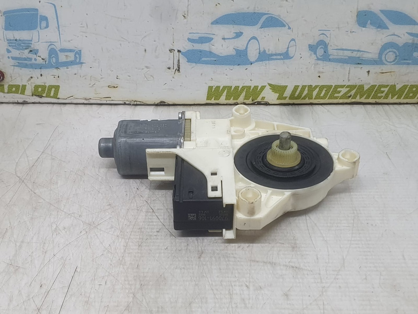 Motoras geam stanga spate 0130822330 Renault Laguna 3 (2007 - 2011)