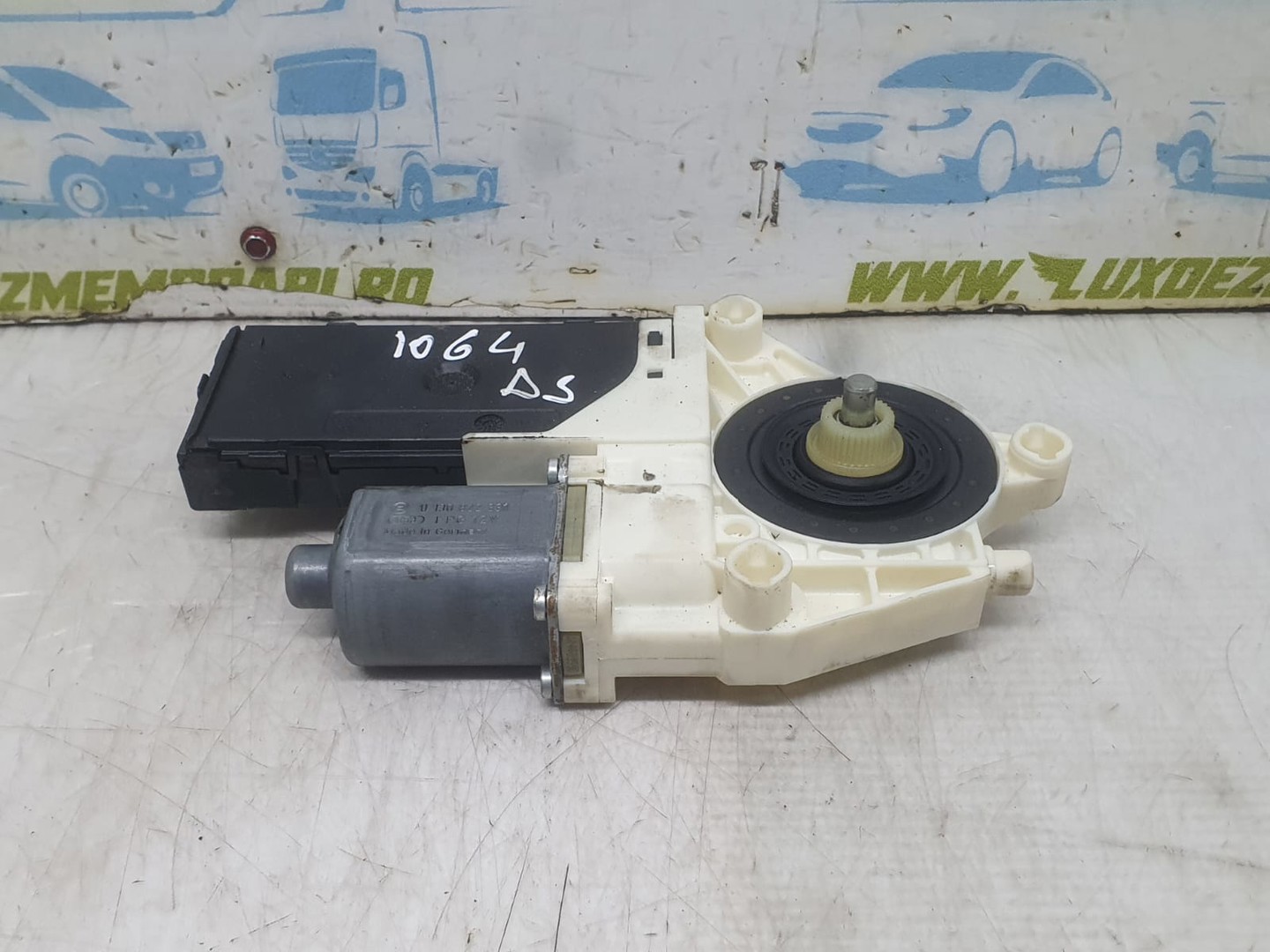 Motoras geam dreapta spate 0130822331 Renault Laguna 3 (2007 - 2011)