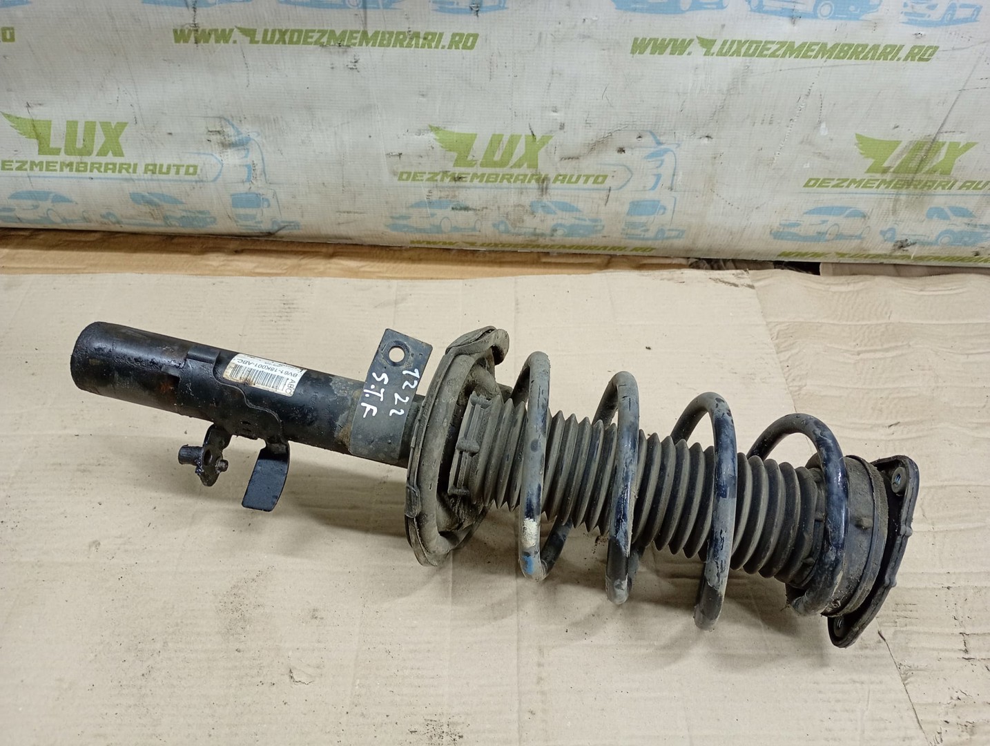 Amortizor cu arc stanga fata BV61-18k001-ABC Ford Focus 3 (2011 - 2015)