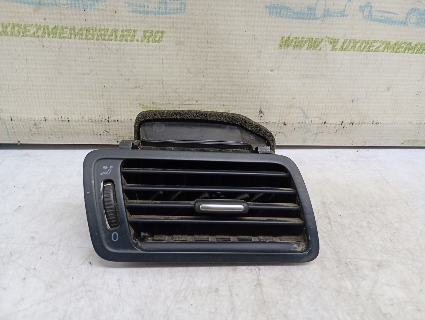 Grila ventilatie bord 3C1819702E Volkswagen Passat B6 (2005 - 2010)