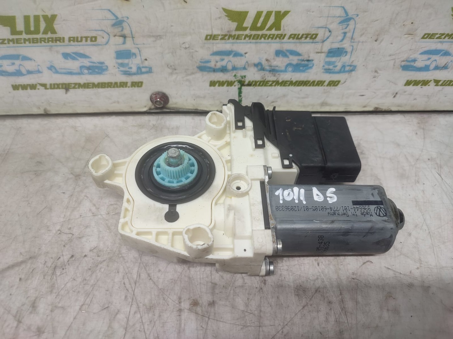 Motoras geam dreapta spate Volkswagen Touran 1 (2003 - 2006)