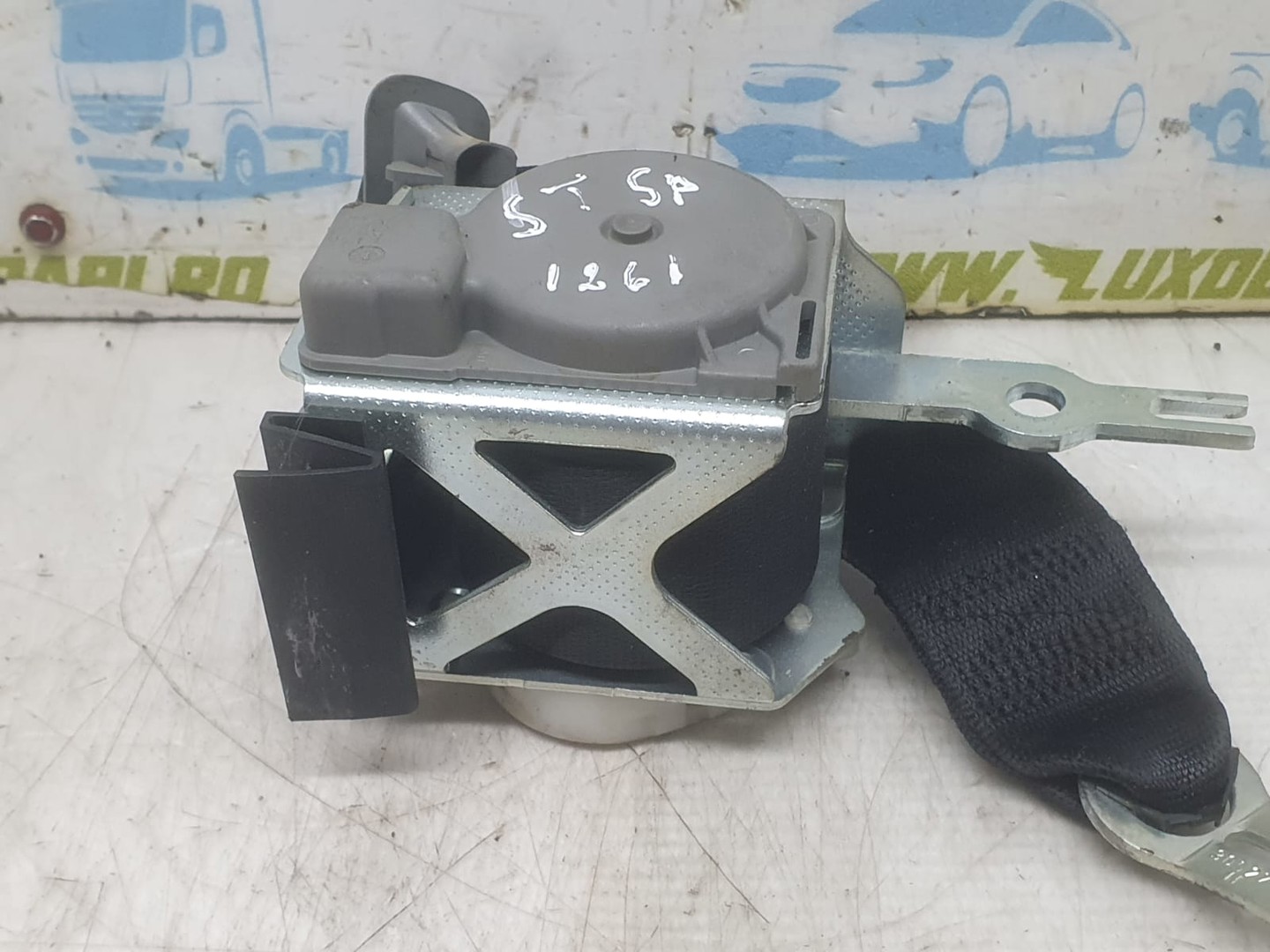 Centura siguranta stanga spate 305279799001 BMW Seria 3 E90 (2004 - 2010)