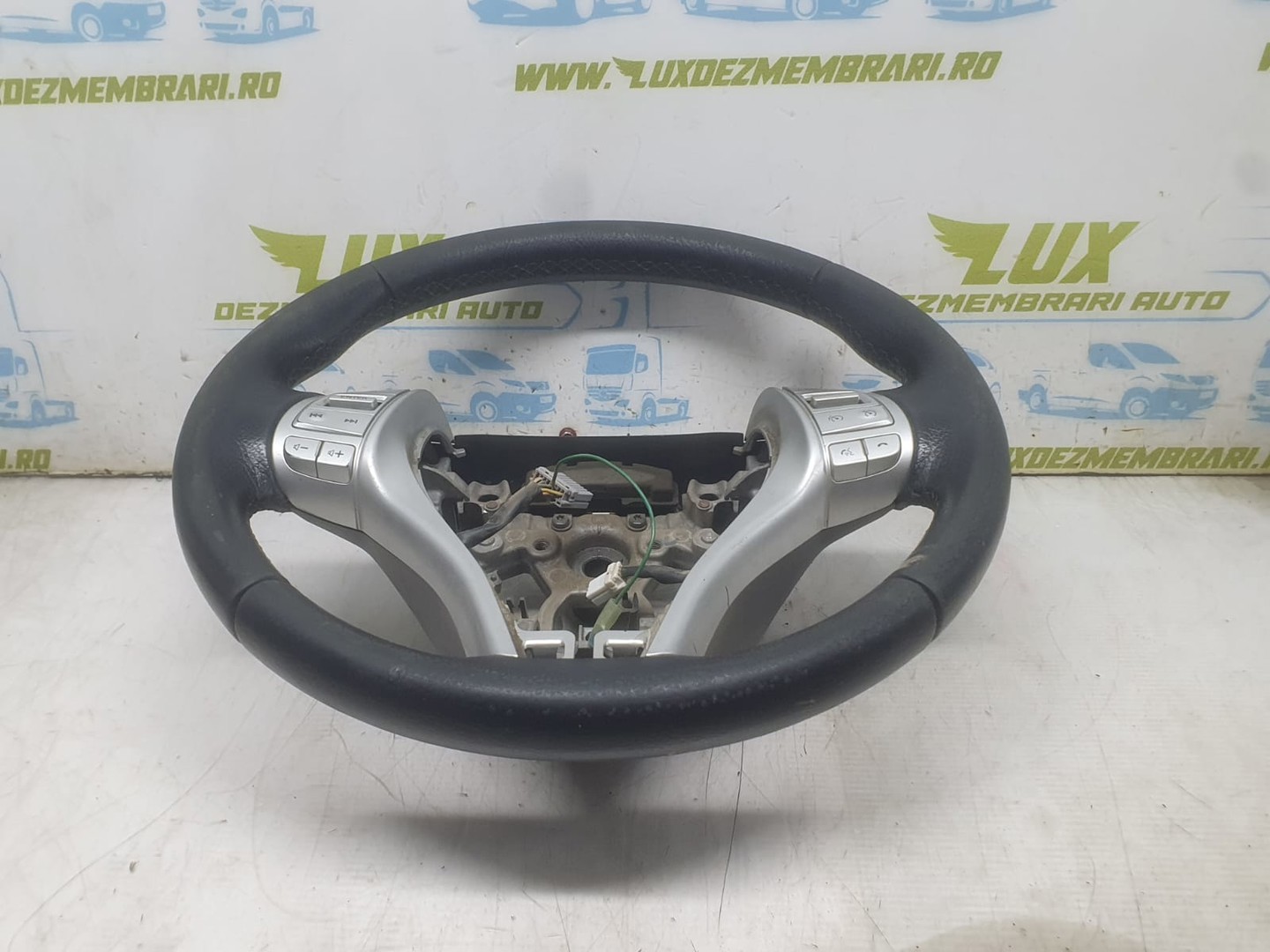 Volan in 3 spite cu comenzi 484305JT6A Nissan Navara D23 (facelift) (2019 - 2024)