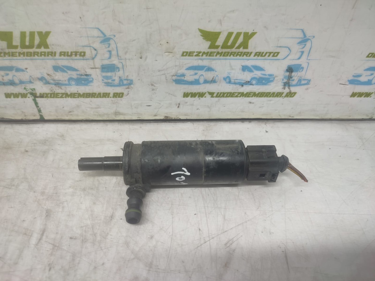 Pompa vas lichid parbriz 3B7955681 Volkswagen Touran 1 (2003 - 2006)