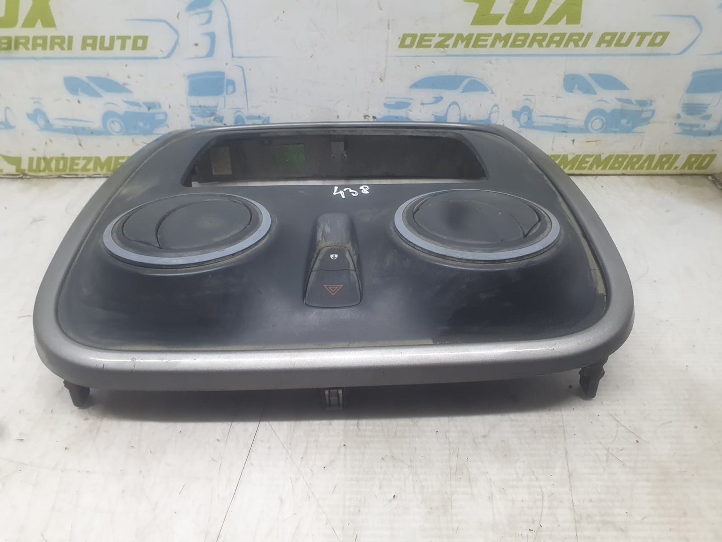 Ornament bord 682604664R Dacia Sandero 2 (2013 - 2016)