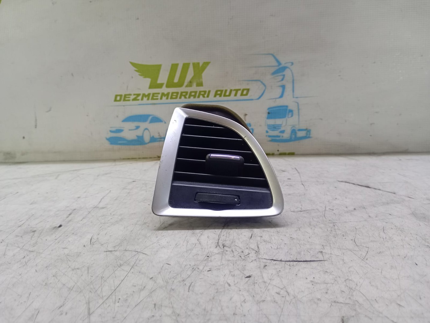 Grila ventilatie bord 13327999 Opel Astra J (2009 - 2012)