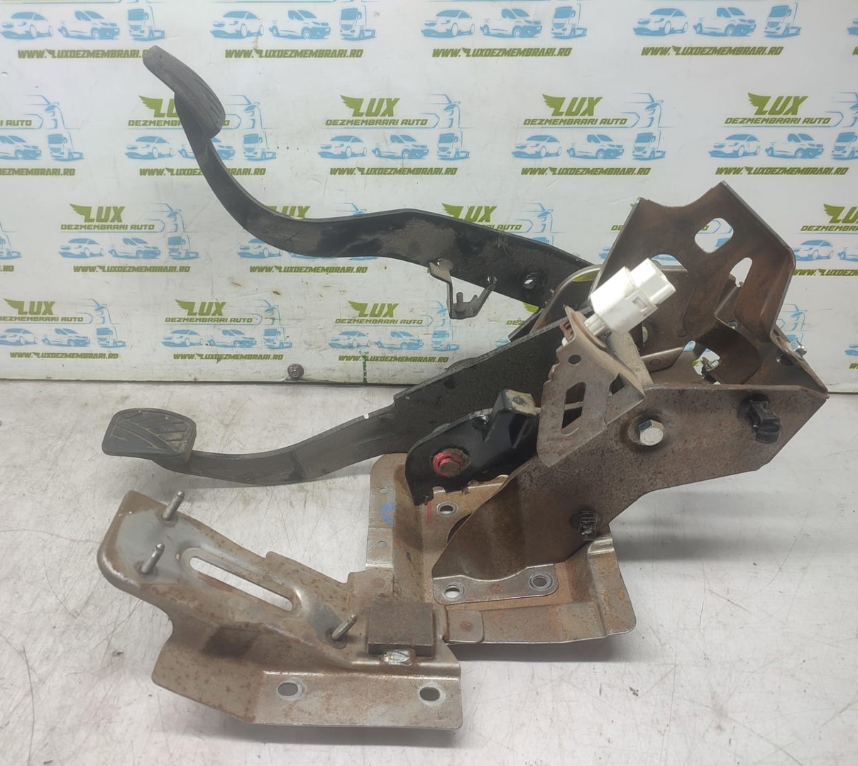 Pod pedalier 49600-79J50-000 Suzuki SX4 1 (facelift) (2009 - 2014)