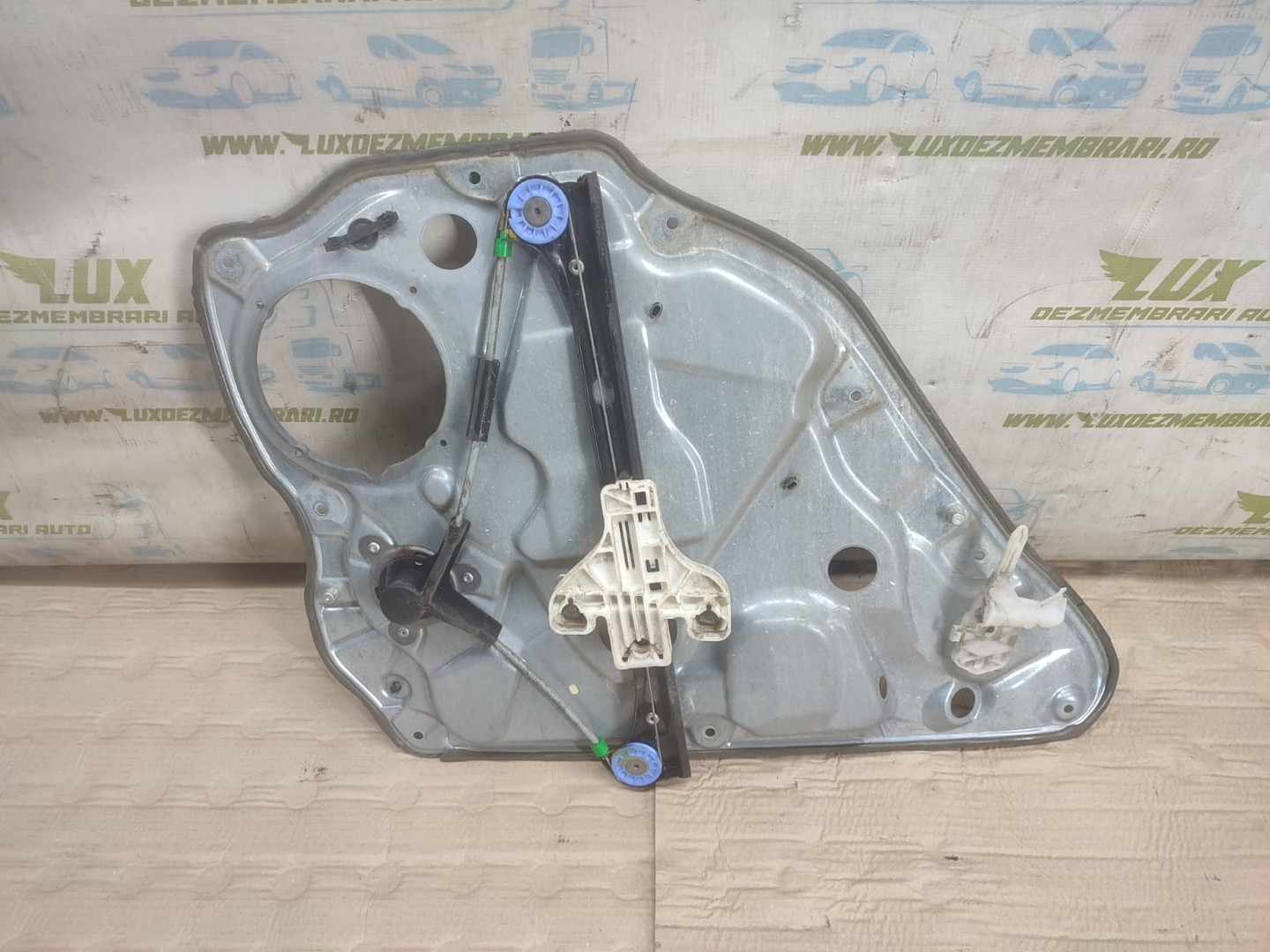 Macara geam dreapta spate 6Q6839138 Volkswagen Polo 4 (9N) (facelift) (2005 - 2009)