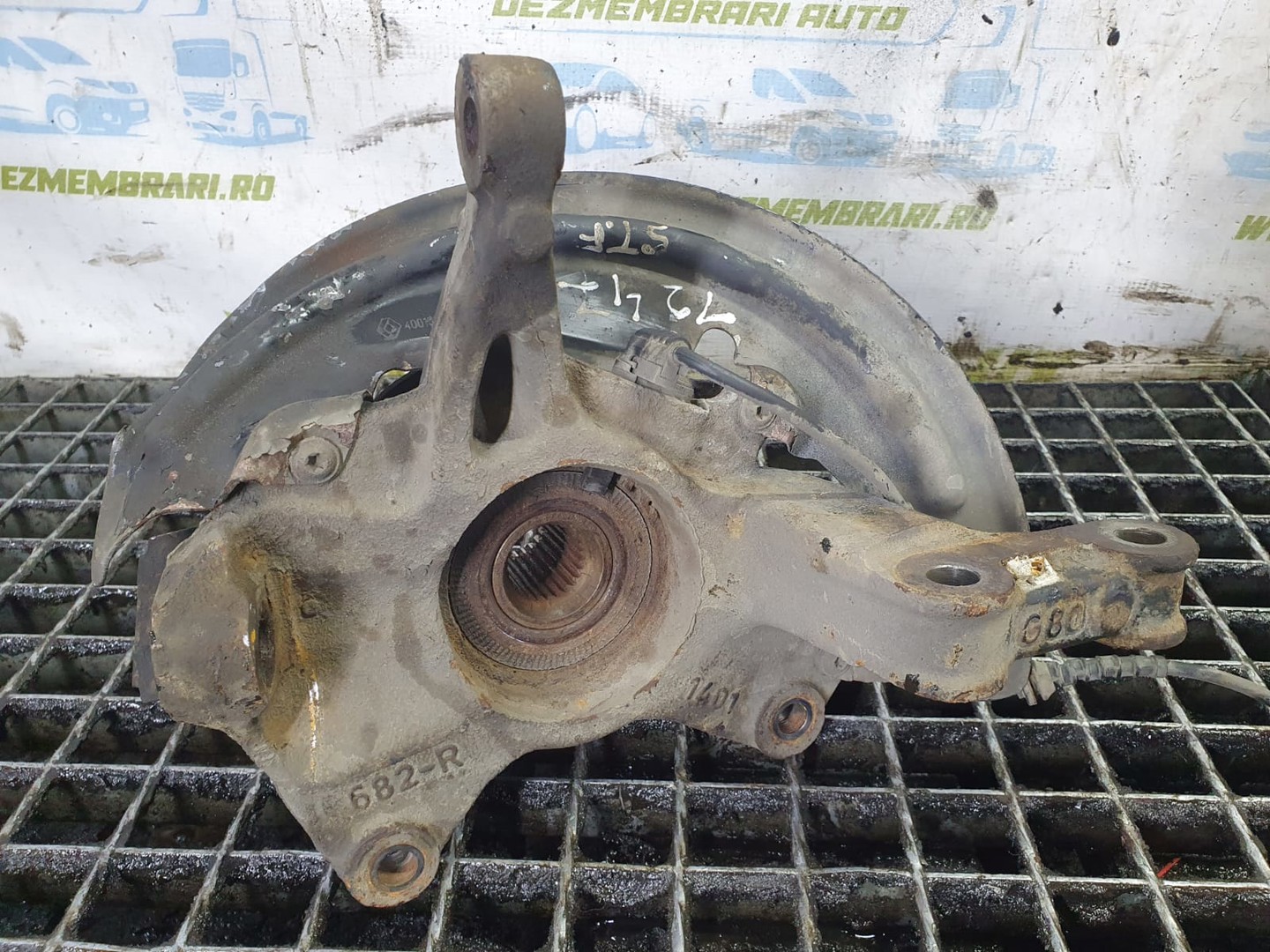 Fuzeta stanga fata 400150080r Renault Fluence 1 (2009 - 2013)