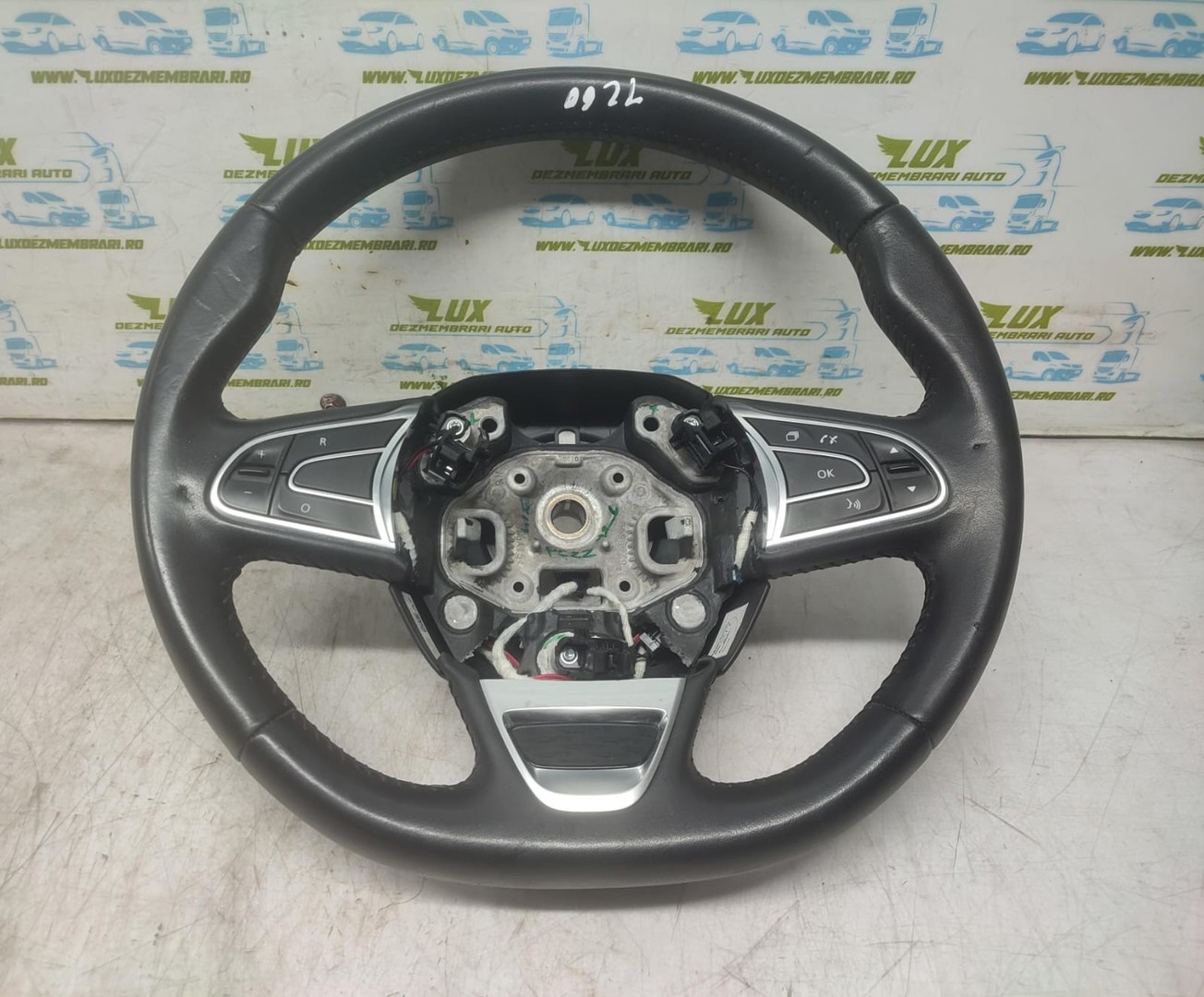 Volan in 3 spite cu comenzi 484005825R Renault Megane 3 (facelift) (2012 - 2014)
