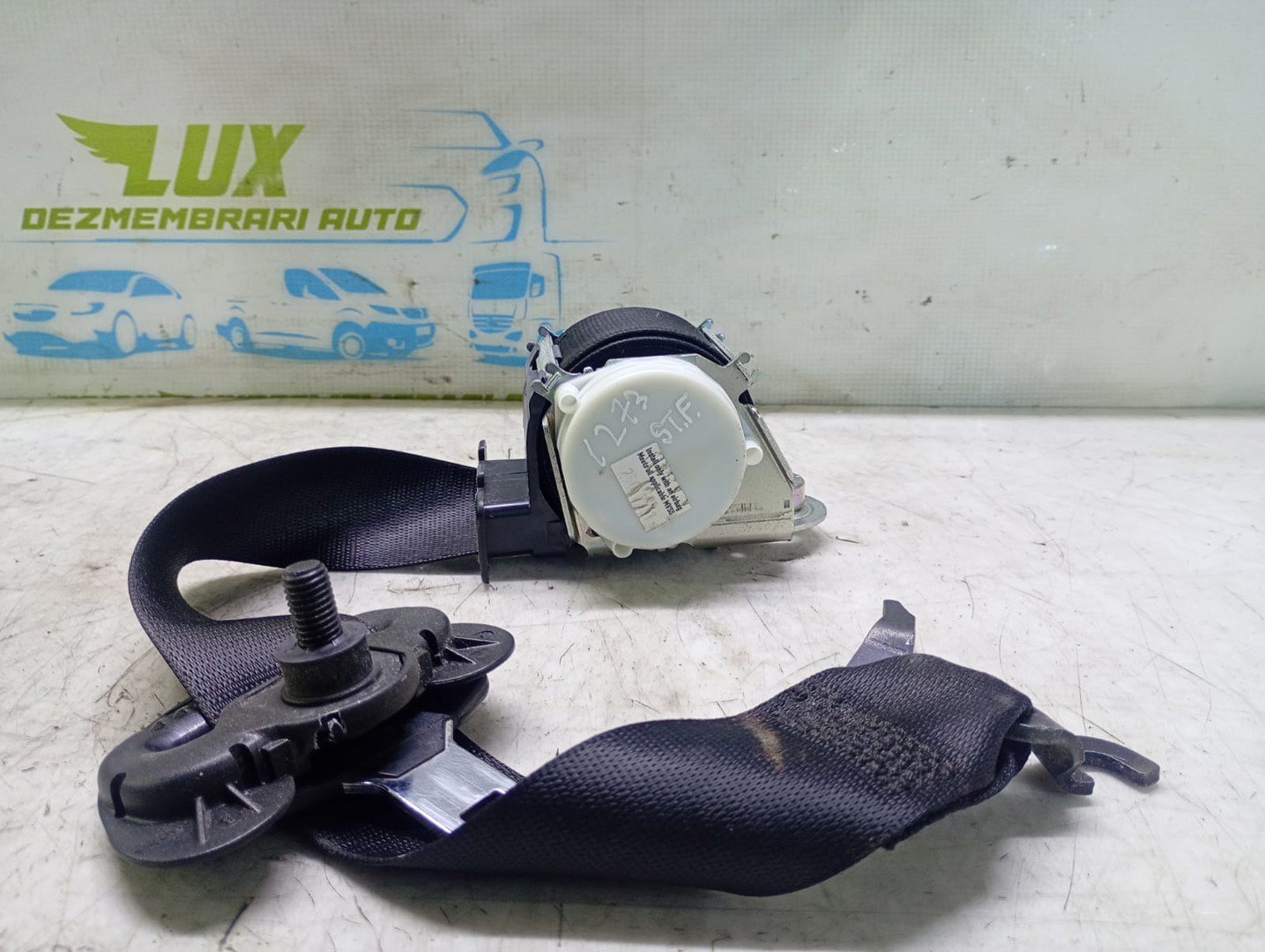 Centura siguranta stanga fata 330598481 BMW Seria 3 E90 (2004 - 2010)
