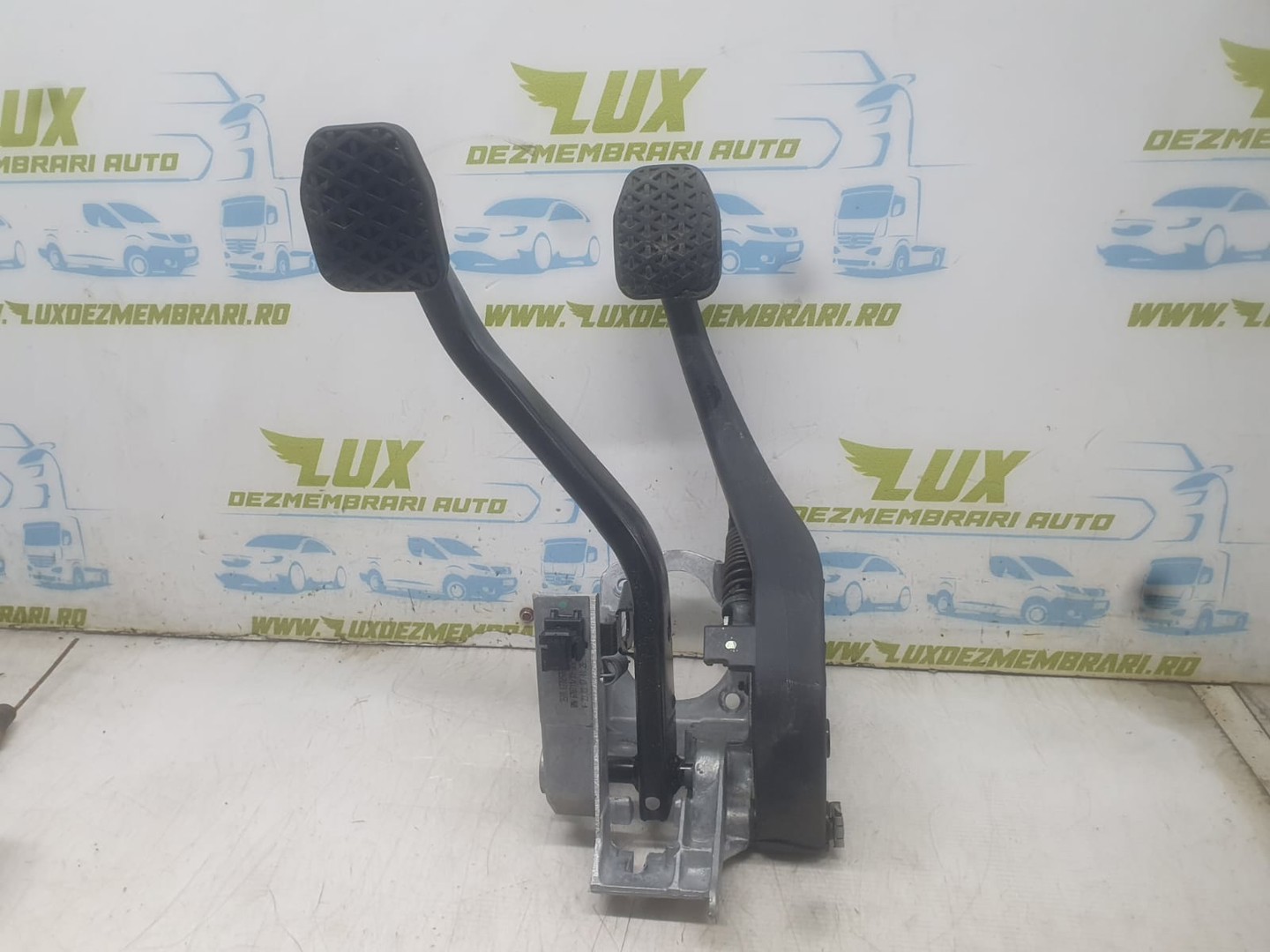 Pod pedalier 423224-03 BMW Seria 1 E81/E82/E87/E88 (facelift) (2007 - 2012)