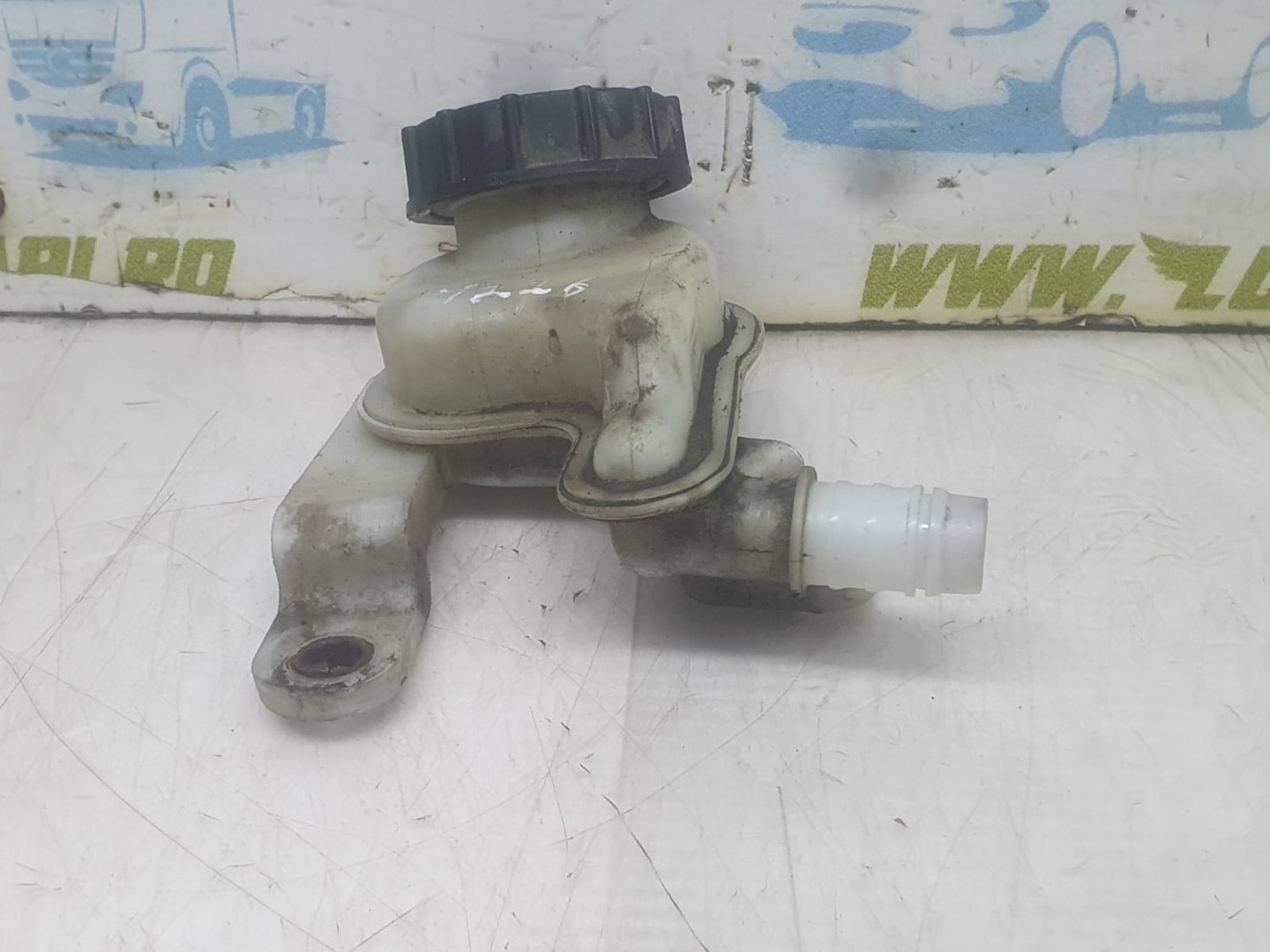 Vas lichid frana 8V51-2K478-AF Ford Fiesta 6 (facelift) (2013 - 2020)