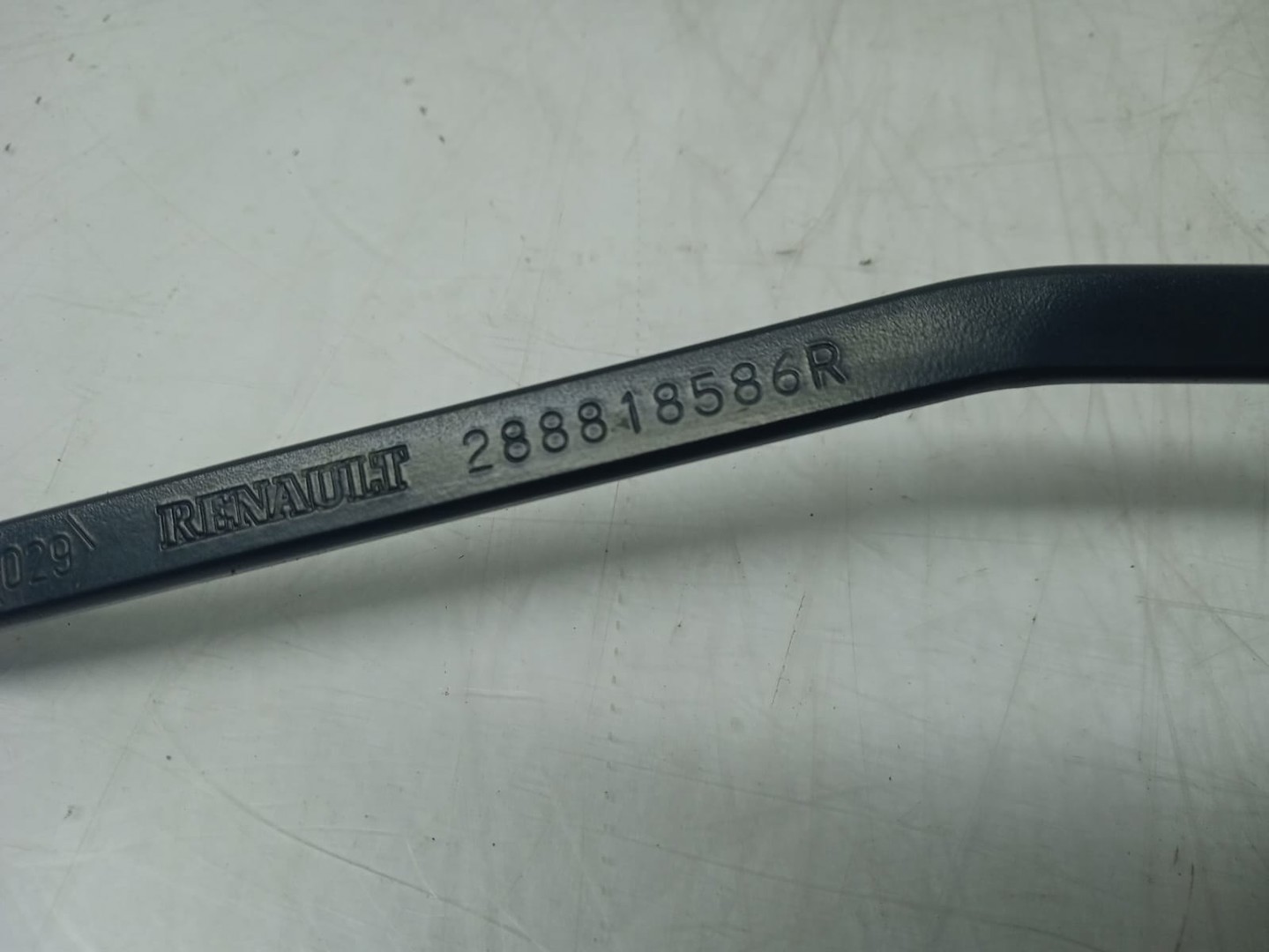 Brat stergator parbriz stanga 288818586r Dacia Logan 2 (facelift) (2017 - 2020)