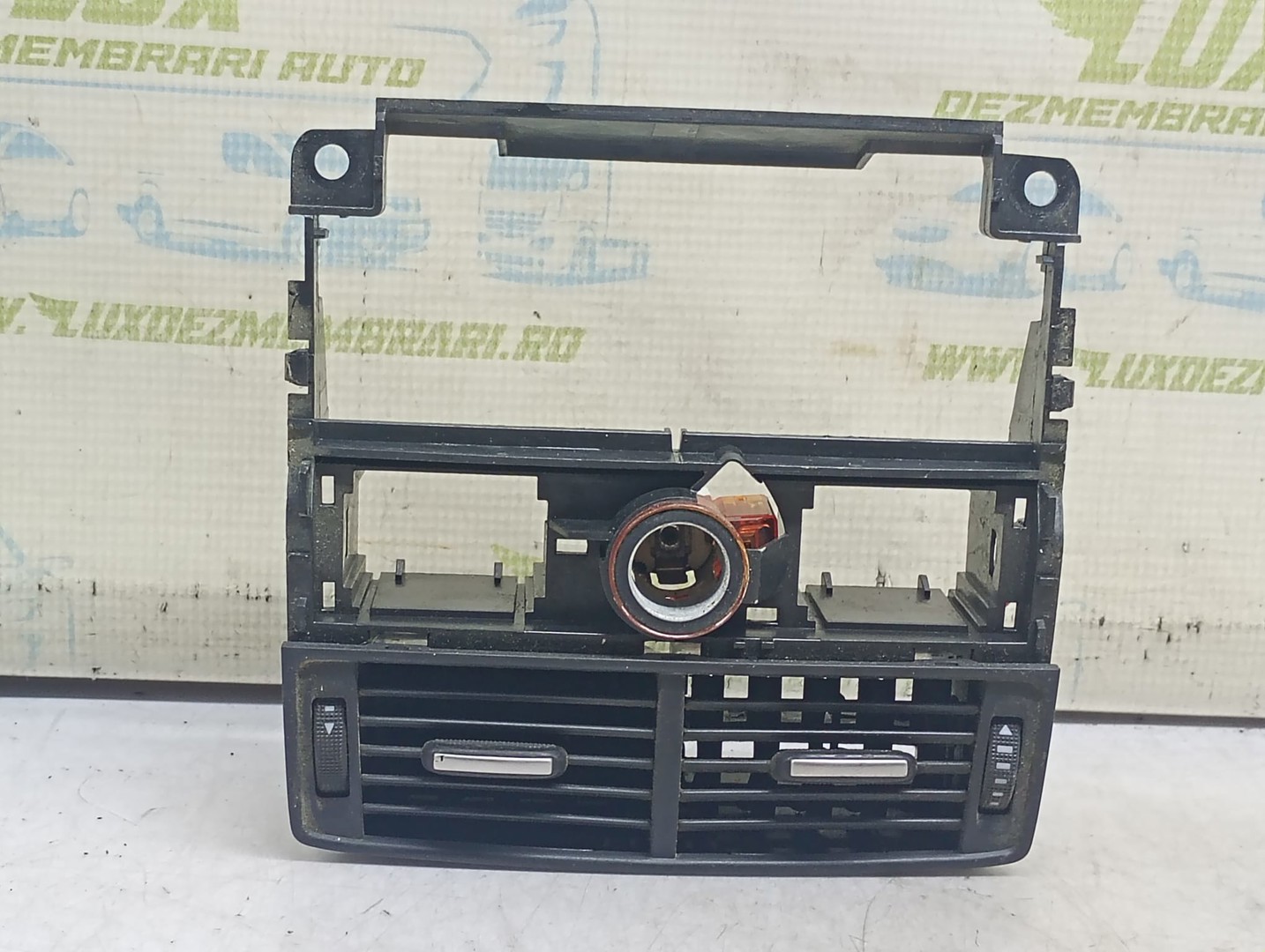 Grila ventilatie 4E0819203A Audi A8 D3/4E (facelift) (2005 - 2007)