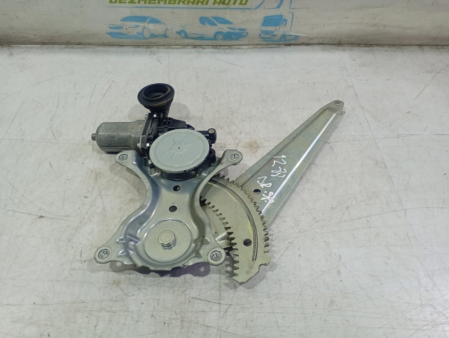 Macara geam dreapta spate 85720-35140 Toyota RAV4 4 (XA40) (2012 - 2015)