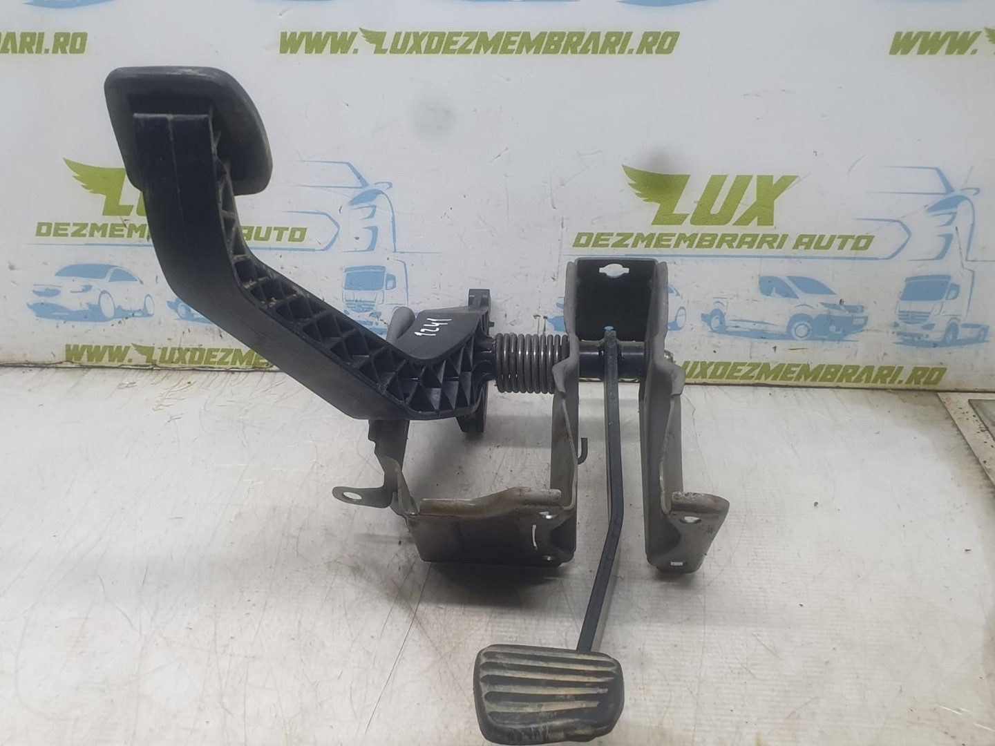 Pod pedalier 8200215958 Dacia Logan 1 (2004 - 2008)