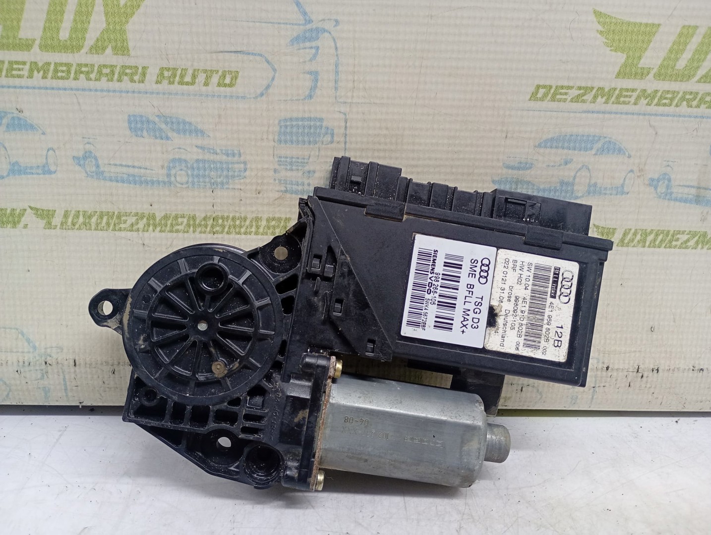 Motoras geam dreapta fata 4E1959802B Audi A8 D3/4E (facelift) (2005 - 2007)
