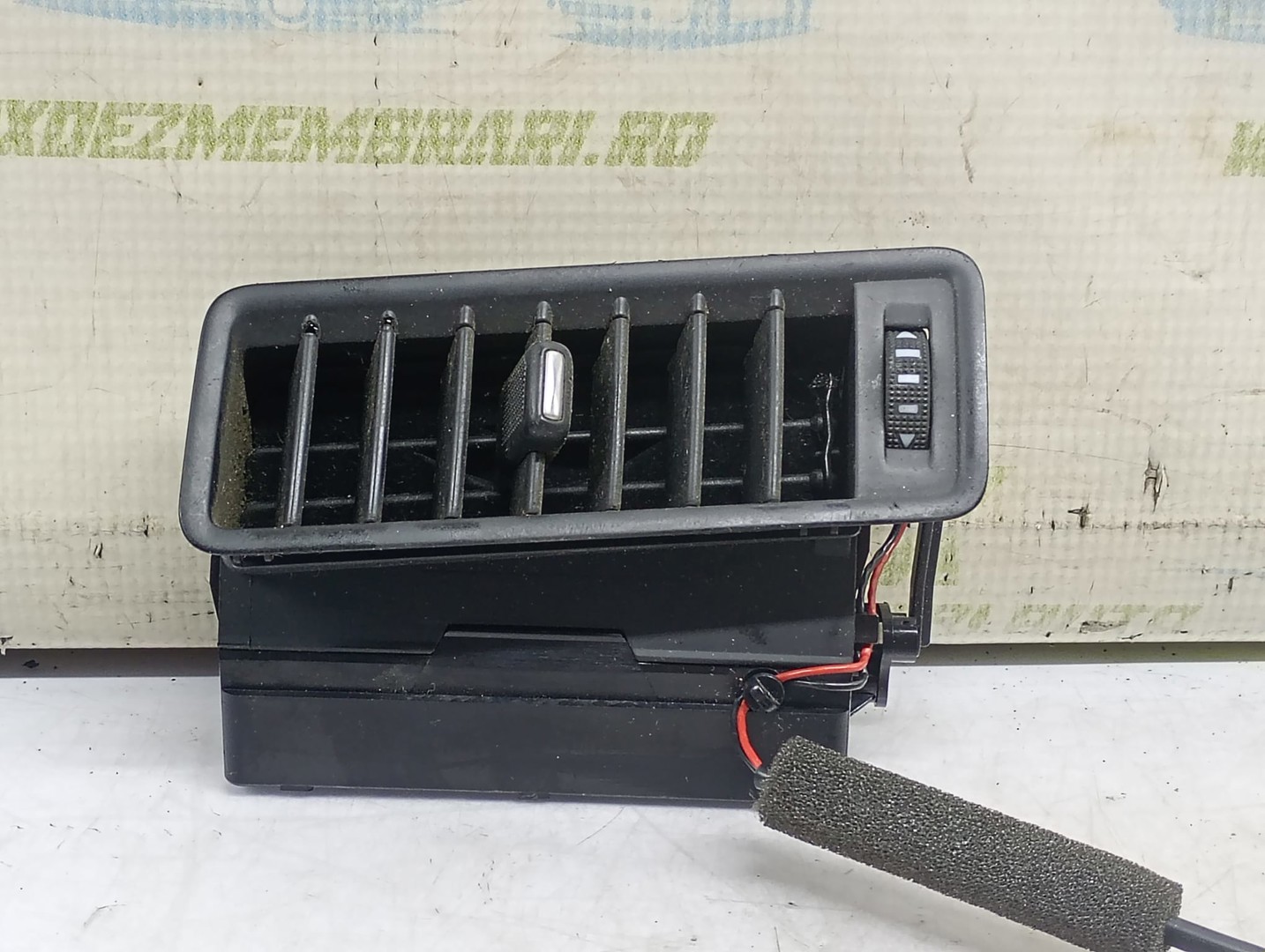 Grila ventilatie bord 4E0819703C Audi A8 D3/4E (facelift) (2005 - 2007)