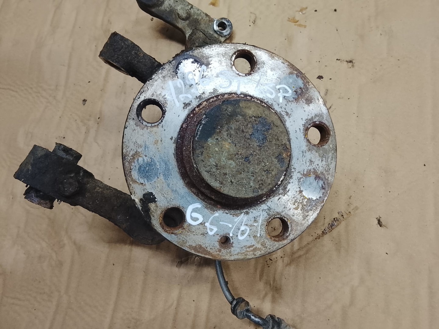 Fuzeta stanga spate Skoda Octavia 2 (2004 - 2008)