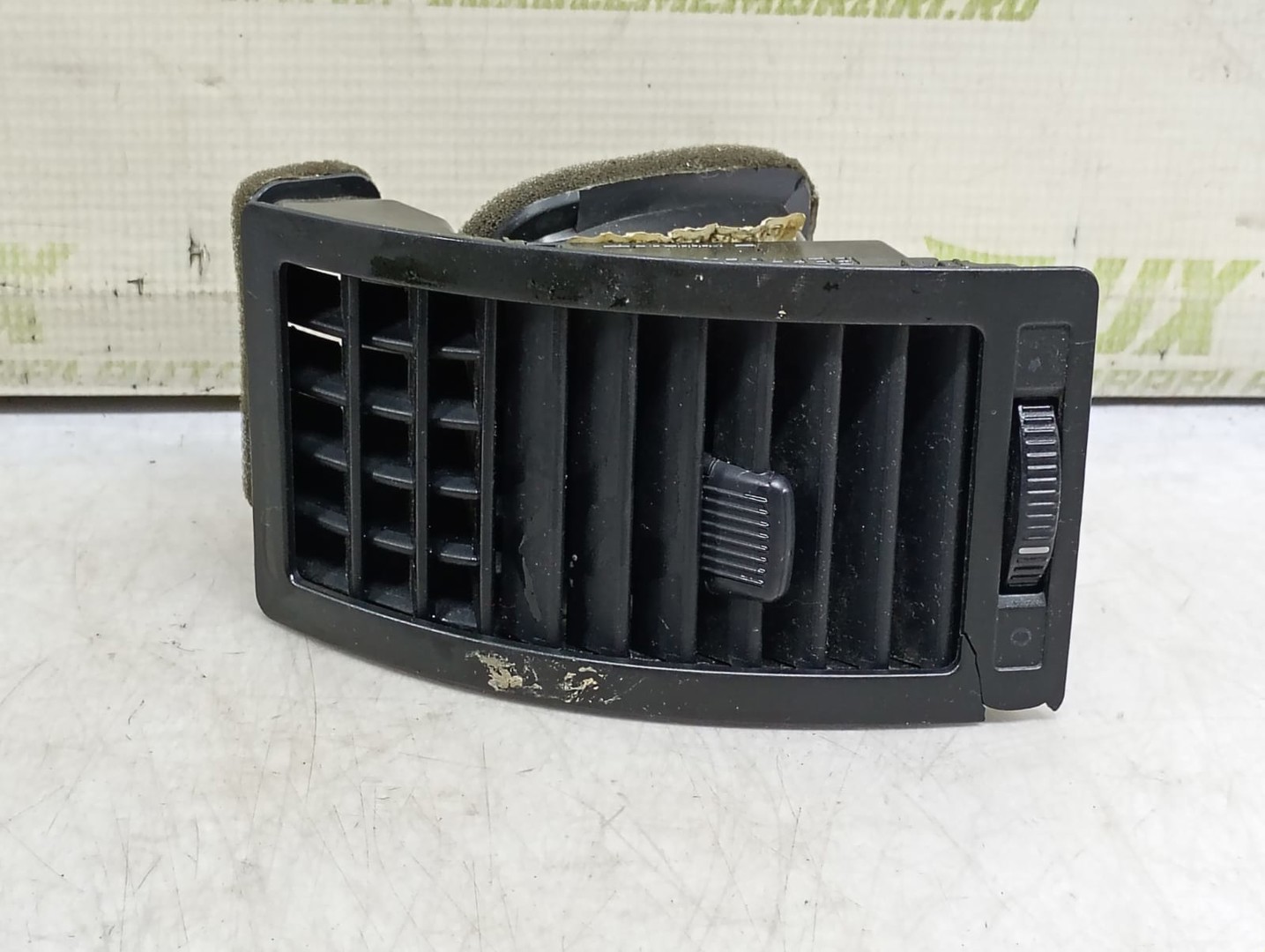 Grila ventilatie bord 6Q0819703 Volkswagen Polo 4 (9N) (facelift) (2005 - 2009)