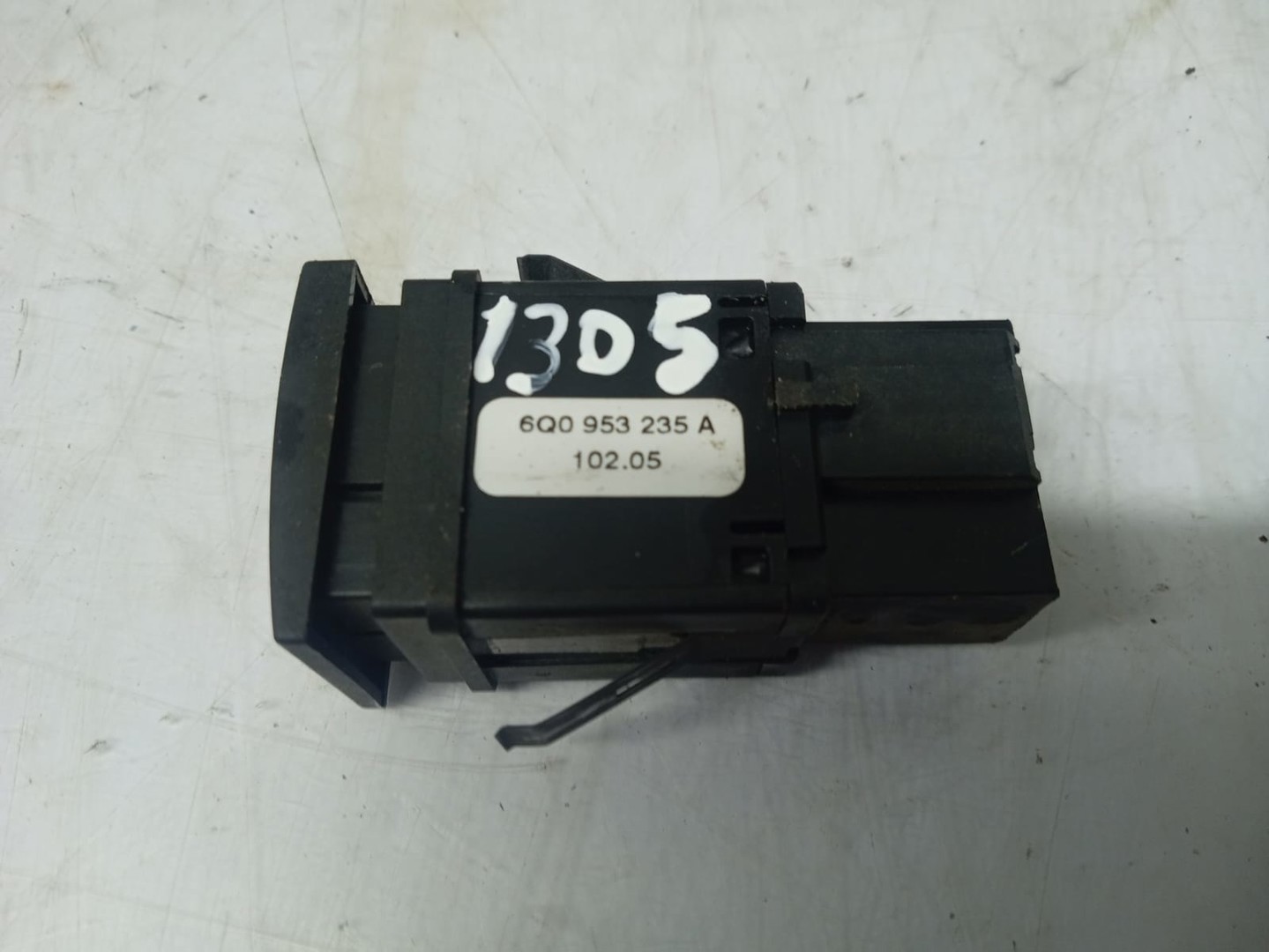 Buton avarii 6q0953235a Volkswagen Polo 4 (9N) (facelift) (2005 - 2009)