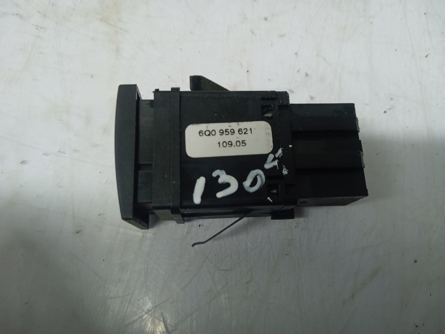 Buton dezaburire 6q0959621 Volkswagen Polo 4 (9N) (facelift) (2005 - 2009)