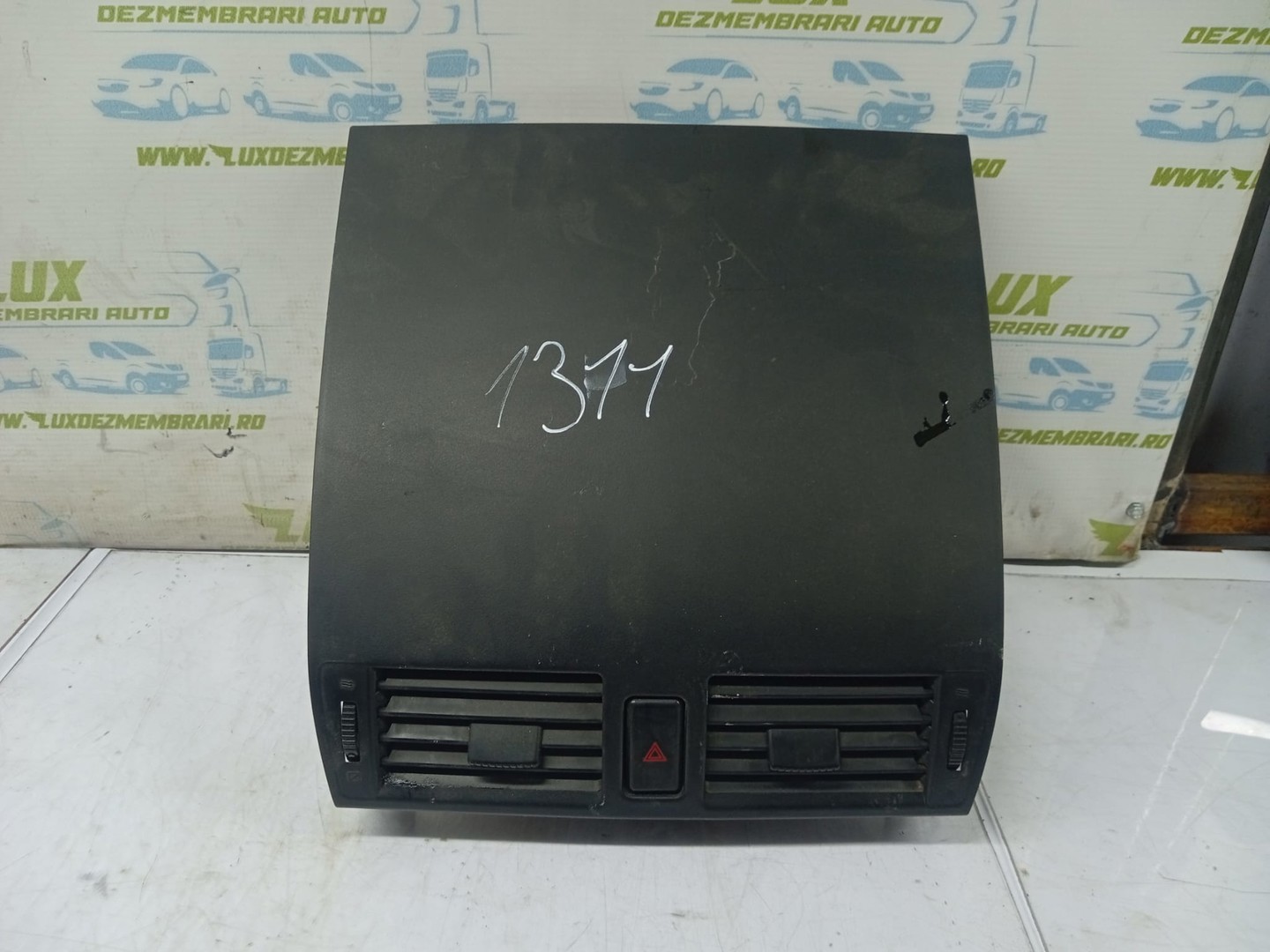 Grila ventilatie bord b32h-55311 Mazda 3 BK (2003 - 2006)