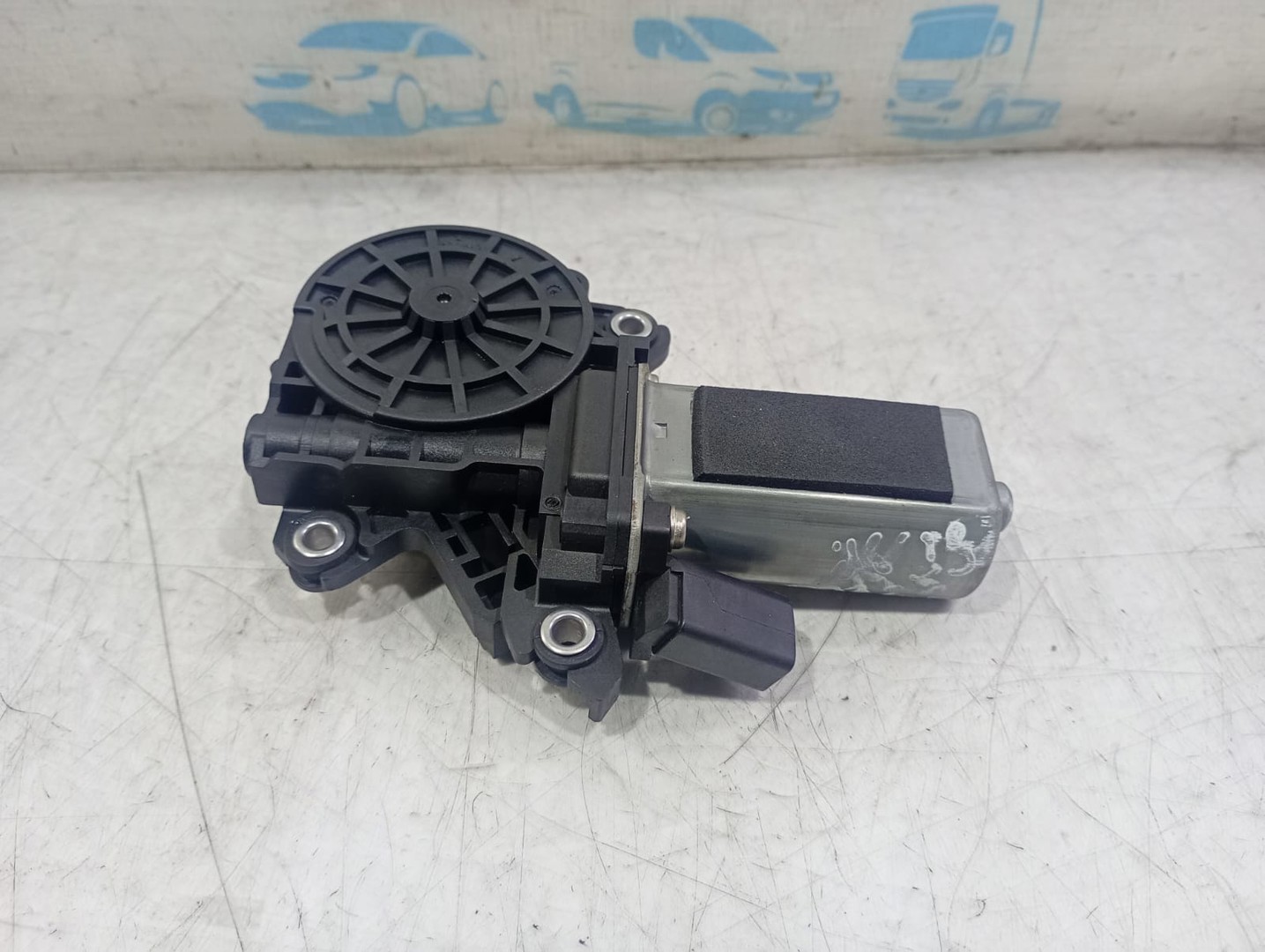 Motoras geam stanga spate 4f0837059 Audi A8 D4/4H (facelift) (2013 - 2018)