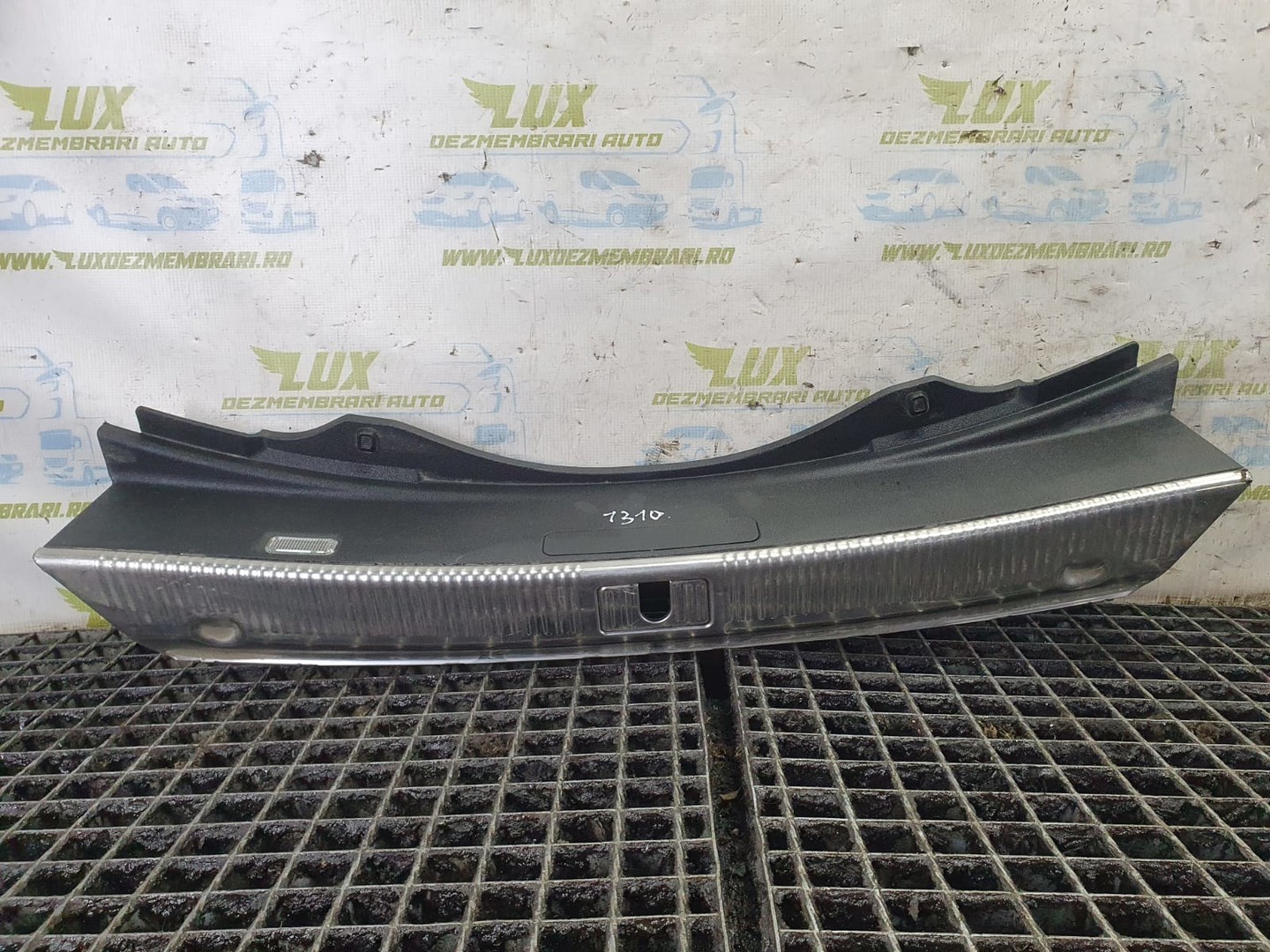 Ornament portbagaj 4h0863471 Audi A8 D4/4H (facelift) (2013 - 2018)