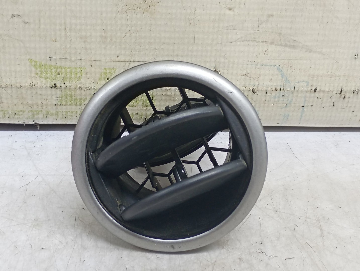 Grila ventilatie bord BP4KGM731 Mazda 3 BK (2003 - 2006)