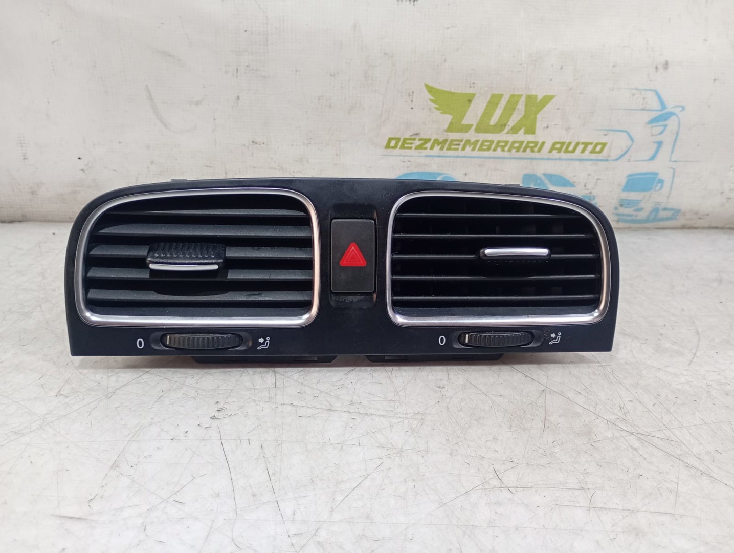 Grila ventilatie bord 5k0819728n Volkswagen Golf 6 (2008 - 2015)