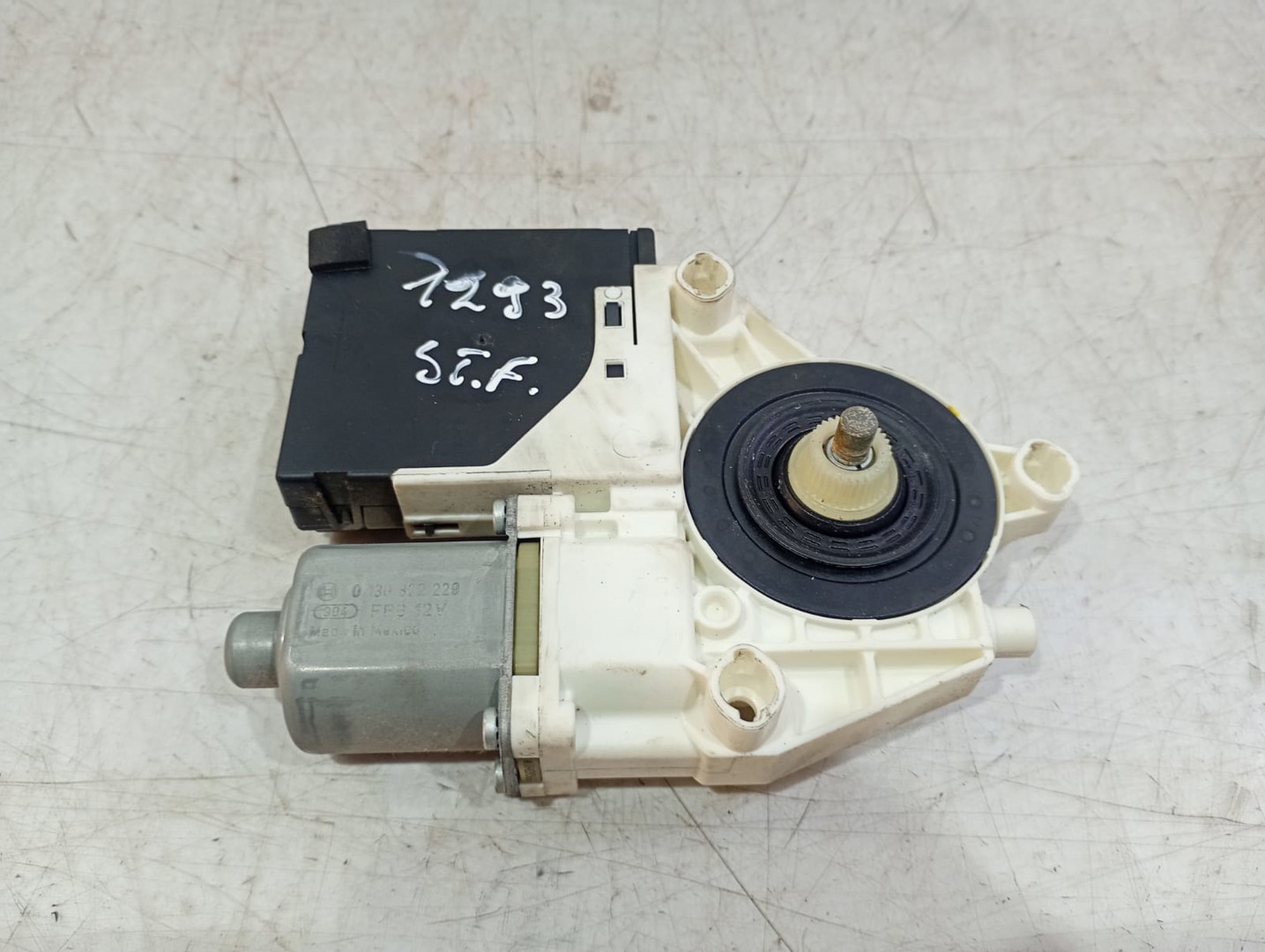 Motoras geam stanga fata 3c0959793b Volkswagen Golf 6 (2008 - 2015)
