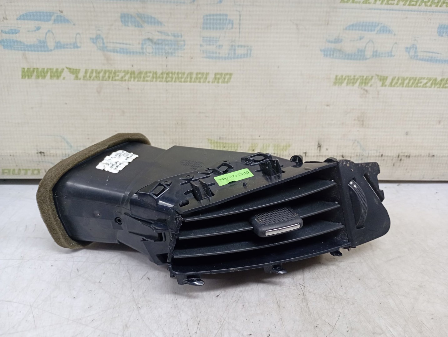 Grila ventilatie bord 13261539RH Opel Astra J (2009 - 2012)