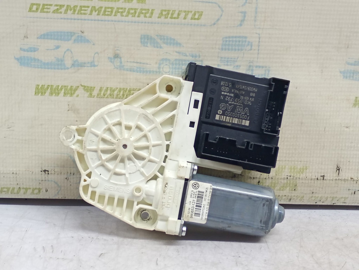 Motoras geam dreapta fata 1K0959702AC Volkswagen Passat B6 (2005 - 2010)