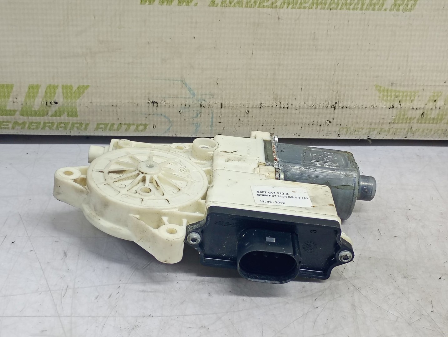 Motoras geam stanga fata BMW Seria 5 F07 (2009 - 2013)