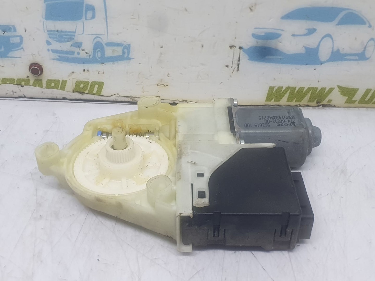 Motoras geam stanga spate 974225-308 Volkswagen Passat B7 (2010 - 2015)