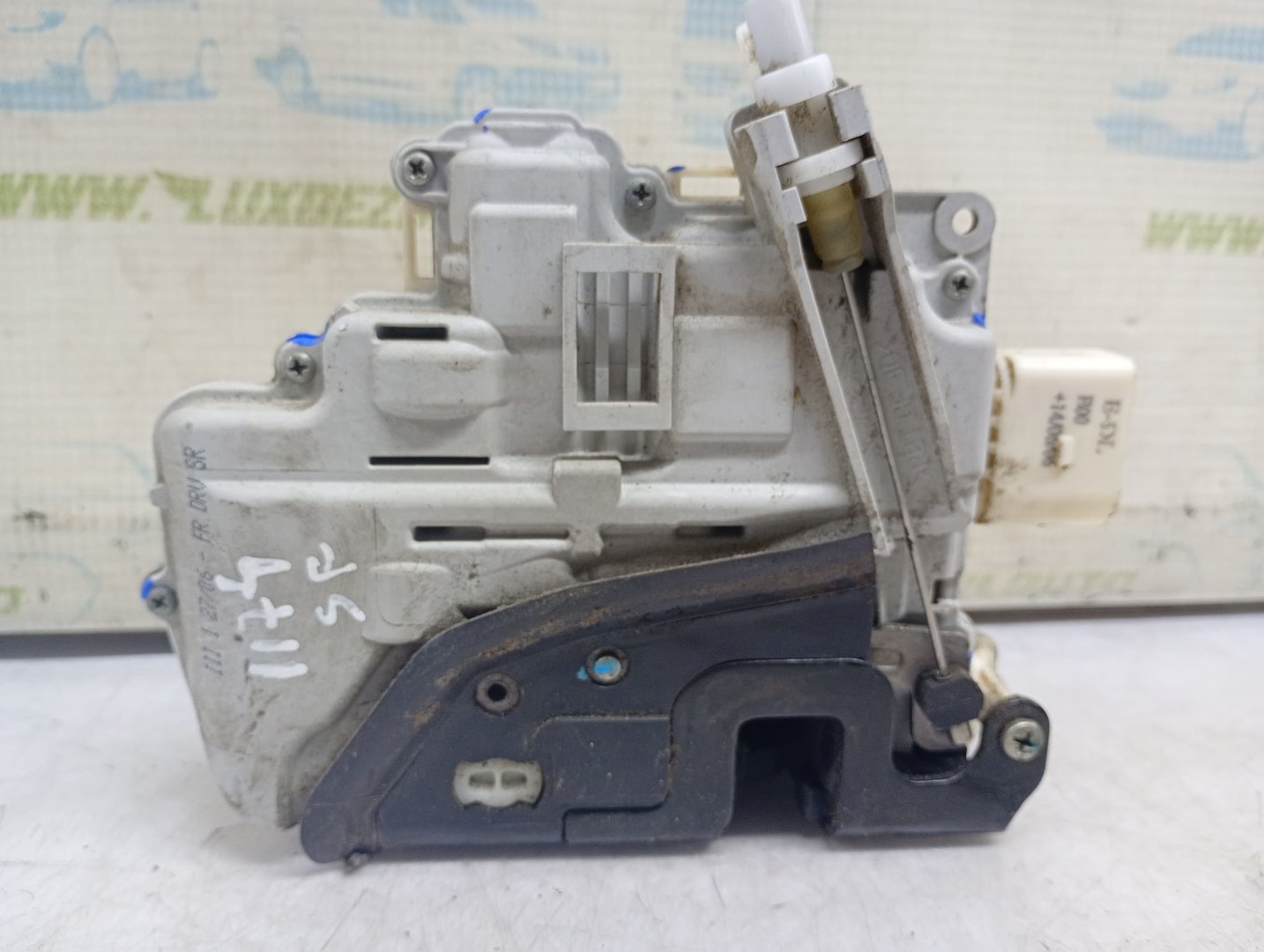 Broasca stanga fata 8E1837015AA Audi A4 B7 (2004 - 2008)